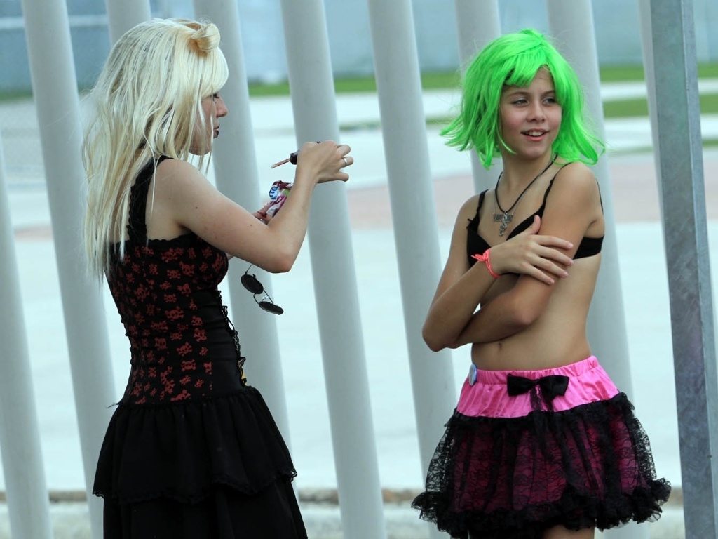 Fãs da Lady Gaga aguardam início do show da cantora em fila no Parque dos Atletas, no Rio de Janeiro (9/11/12) - Ricardo Cassiano/UOL