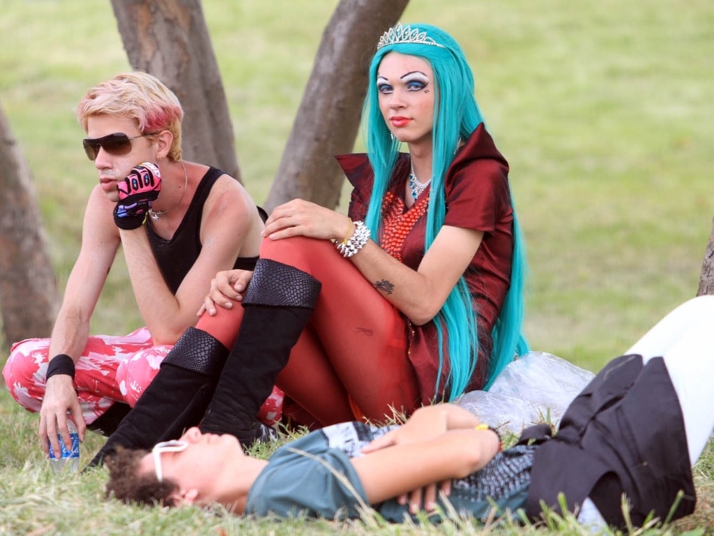 Fãs da Lady Gaga aguardam início do show da cantora em fila no Parque dos Atletas, no Rio de Janeiro (9/11/12) - Ricardo Cassiano/UOL