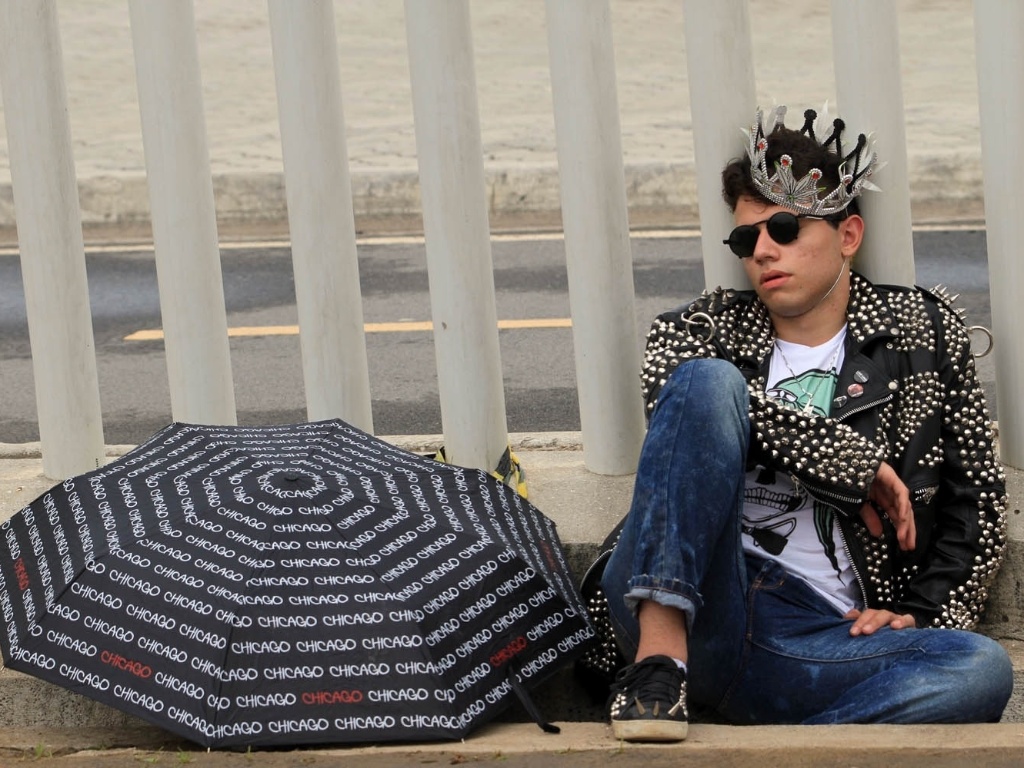 Fãs da Lady Gaga aguardam início do show da cantora em fila no Parque dos Atletas, no Rio de Janeiro (9/11/12) - Ricardo Cassiano/UOL