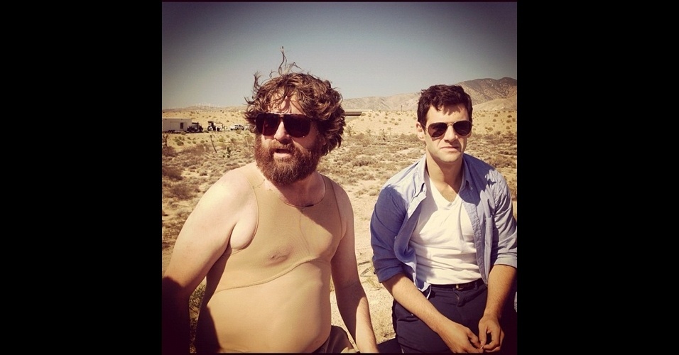 22.out.2012 - Foto publicada pelo diretor Todd Phillips mostra os atores Zach Galifianakis e Justin Bartha no set do filme "Se Beber, Não Case 3" - Reprodução/Instagram/toddphillips1
