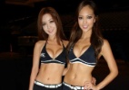 Novas ring girls para o UFC na China desfilam com o uniforme de trabalho; veja