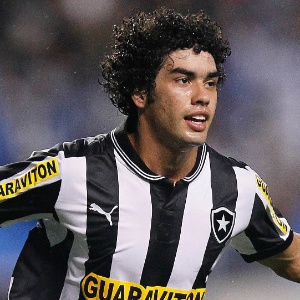 Atacante Bruno Mendes dveerá ter seu contrato reestabelecido com o Botafogo nos próximos dias - Agif