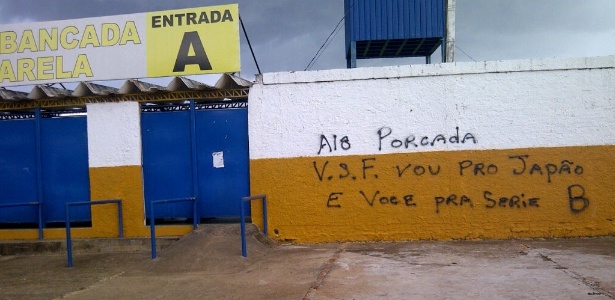 Bilheteria do estádio Prudentão é pichada com provocações de supostos corintianos  - Danilo Lavieri/UOL