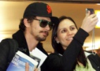 James Franco atende fãs ao desembarcar no aeroporto internacional de São Paulo - Paduardo/AgNews