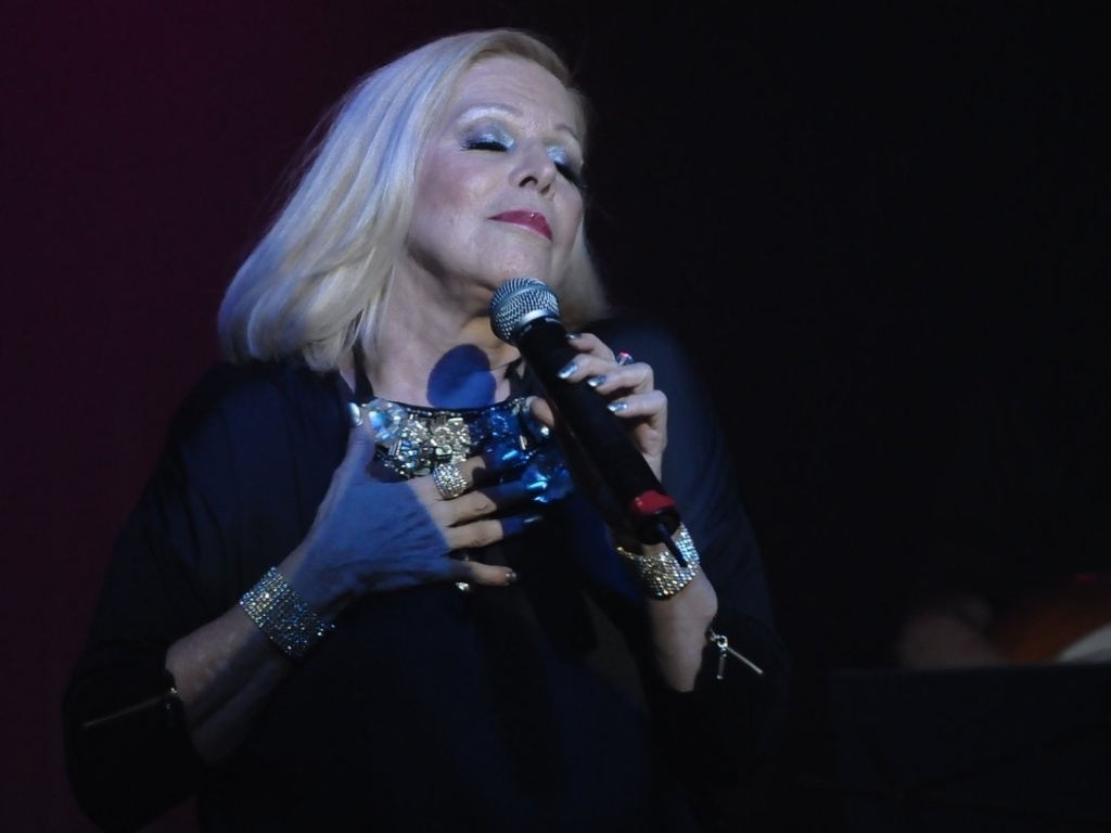 Vanusa se apresenta no Café Paon, em São Paulo após um ano longe dos palcos (10/11/12) - AgNews