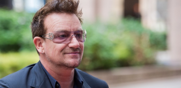 Bono chega para reunião no escritório da União Europeia, em Bruxelas (9/10/12)