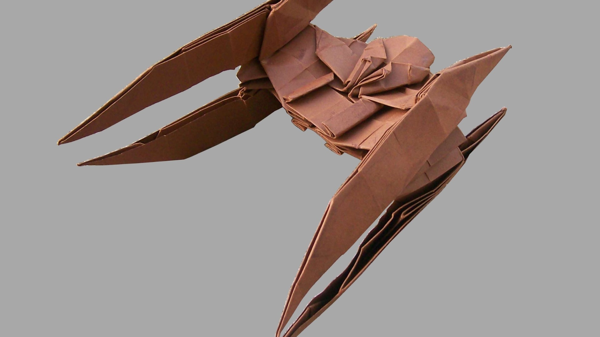 Entre os modelos em miniatura, está a nave TIE Interceptor - Martin Hunt