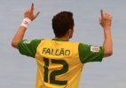 Em goleada nas oitavas, Brasil vê Falcão de volta com dribles e provocação aos rivais