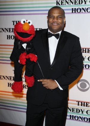 Kevin Clash e Elmo, personagem de "Vila Sésamo"