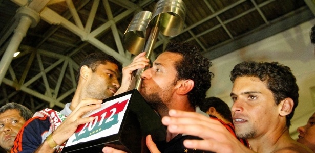 Troféu de 2010, usado nas Laranjeiras, deverá ser levado para partida contra o Cruzeiro - Marcelo Jesus/UOL 
