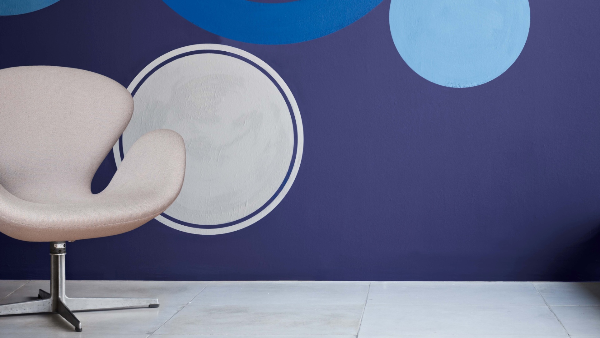 A Coral elegeu como a cor do ano de 2013 o ?Violeta Inspirado? ? um tom de índigo que possui influência do violeta. O diretor de marketing da empresa, Benito Berretta, a define como uma cor versátil porque permite combinações com tons brilhantes do mesmo nível de saturação, com cores cítricas, tons neutros mais quentes e também outros roxos, verdes e azuis - Divulgação