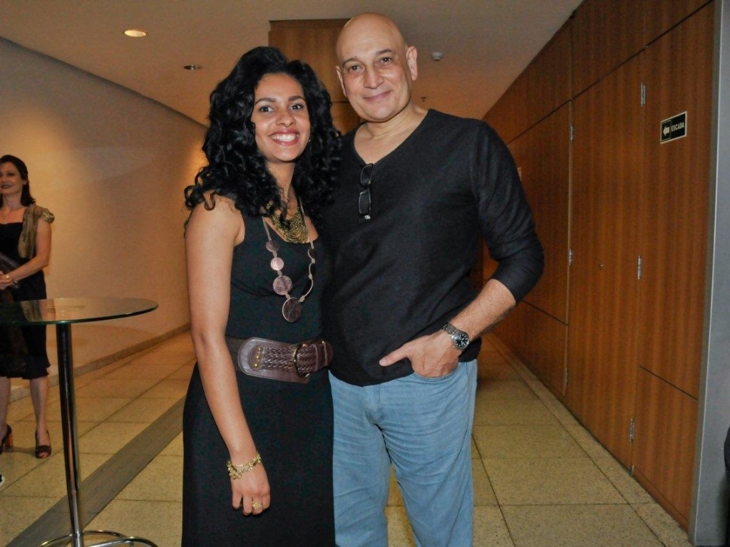 Aline Damaso e Tadeu di Pietro na estreia da peça "A Entrevista", com Priscila Fantin e Herson Capri, no Teatro VIVO, em São Paulo. Com direção geral de Daniel Filho, o espetáculo é uma comédia sobre o envolvimento entre a atriz Mariah e o conceituado jornalista político que foi designado para entrevistá-la, Pedro Pierre (12/11/12) - Fábio Guinalz/Foto Rio News