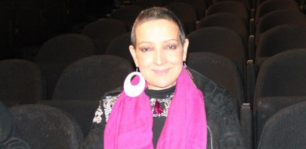 Betty Lago vai a uma apresentação de teatro no Rio de Janeiro (1/10/2012)