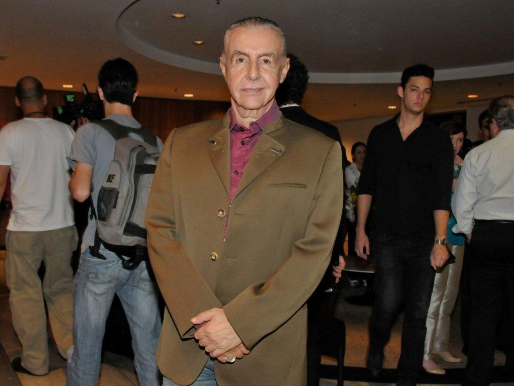 Elias Andreato na estreia da peça "A Entrevista", com Priscila Fantin e Herson Capri, no Teatro VIVO, em São Paulo. Com direção geral de Daniel Filho, o espetáculo é uma comédia sobre o envolvimento entre a atriz Mariah e o conceituado jornalista político que foi designado para entrevistá-la, Pedro Pierre (12/11/12) - Fábio Guinalz/Foto Rio News