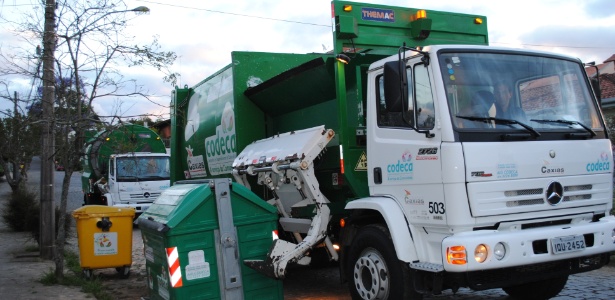 Em Caxias do Sul (RS), os contêineres amarelos são destinados aos resíduos recicláveis e os verdes, para a coleta orgânica - Divulgação