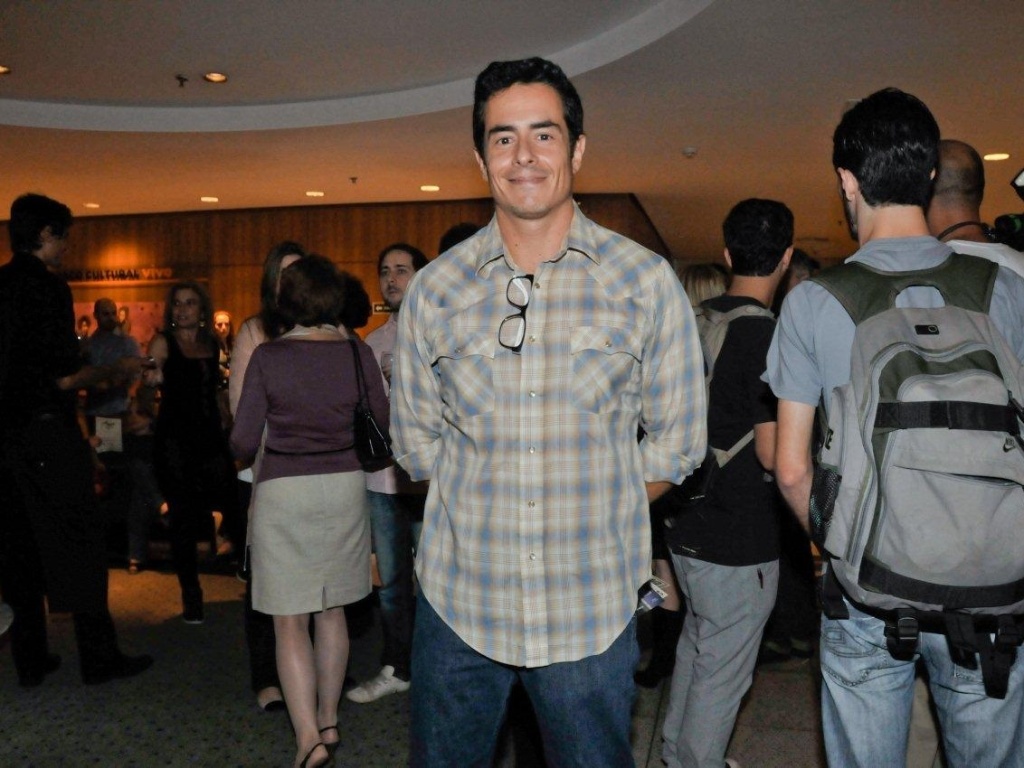 Felipe Folgosi na estreia da peça "A Entrevista", com Priscila Fantin e Herson Capri, no Teatro VIVO, em São Paulo. Com direção geral de Daniel Filho, o espetáculo é uma comédia sobre o envolvimento entre a atriz Mariah e o conceituado jornalista político que foi designado para entrevistá-la, Pedro Pierre (12/11/12) - Fábio Guinalz/Foto Rio News