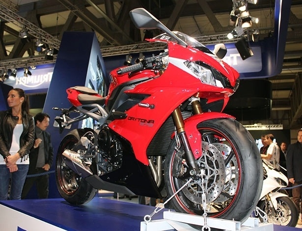 Triumph mostra suas novidades no Salão de Milão 2012 - Carlos Bazela/Infomoto