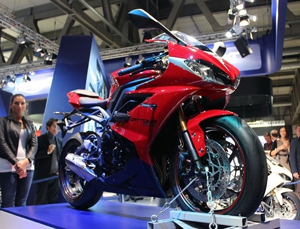 Triumph mostra suas novidades no Salão de Milão 2012 - Carlos Bazela/Infomoto