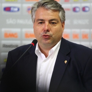 A questão dos reforços é centralizada no diretor de futebol do São Paulo, Adalberto Baptista (foto) - Luiz Pires/VIPCOMM