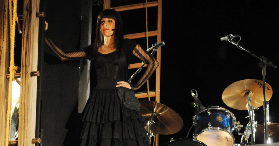 Andréa Beltrão encena a comédia-rock "Jacinta" que estreia nesta quinta no Teatro Poeira, zona sul do Rio (15/11/12). O musical conta com 13 canções que passam pelo fado, operetas e funk
