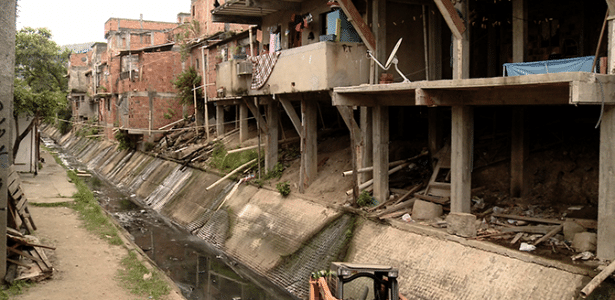 Cena de "5x Pacificação", documentário sobre o cotidiano das favelas cariocas apos a instalação das UPPs - Divulgação / H2O RioFilme