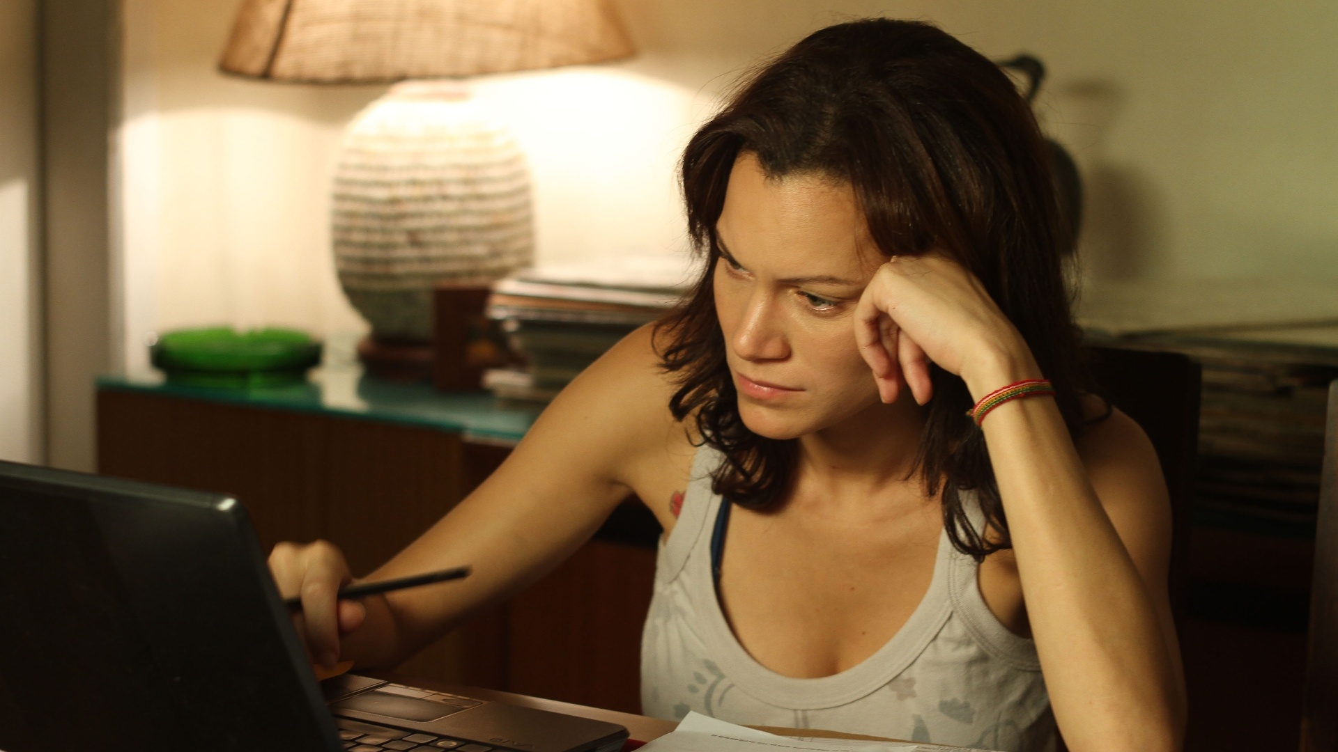 Hermila Guedes interpreta a médica Verônica, uma personagem que tem tudo na vida, mas se encontra em uma fase de reflexão - Divulgação / Imovision