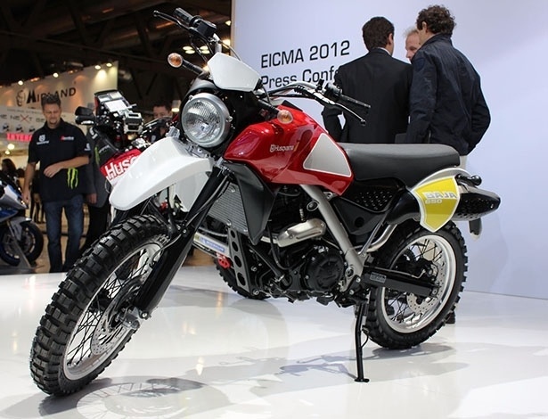 A Husqvarna, pertencente à alemã BMW Motorrad, mostrou o conceito Baja, com linhas bastante realistas - Carlos Bazela/Infomoto