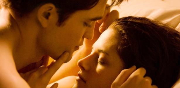 Kristen Stewart e Robert Pattinson em cena de "A Saga Crepúsculo: Amanhecer - Parte 1" (2011) - Divulgação