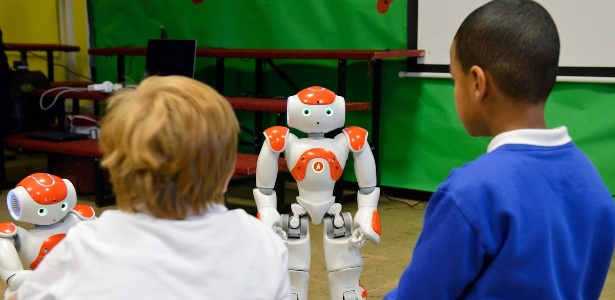 Robôs viram colegas de crianças autistas em sala de aula na Inglaterra - Divulgação
