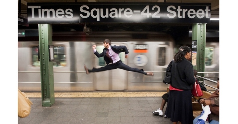 A cidade de Nova York foi uma das locações mais utilizadas, considerada por Jordan como a cidade mais fotogênica do mundo. Esta foi feita no metrô da ilha de Manhattan - Jordan Matter. Do livro "Dancers Among Us: A Celebration of Joy in the Everyday"