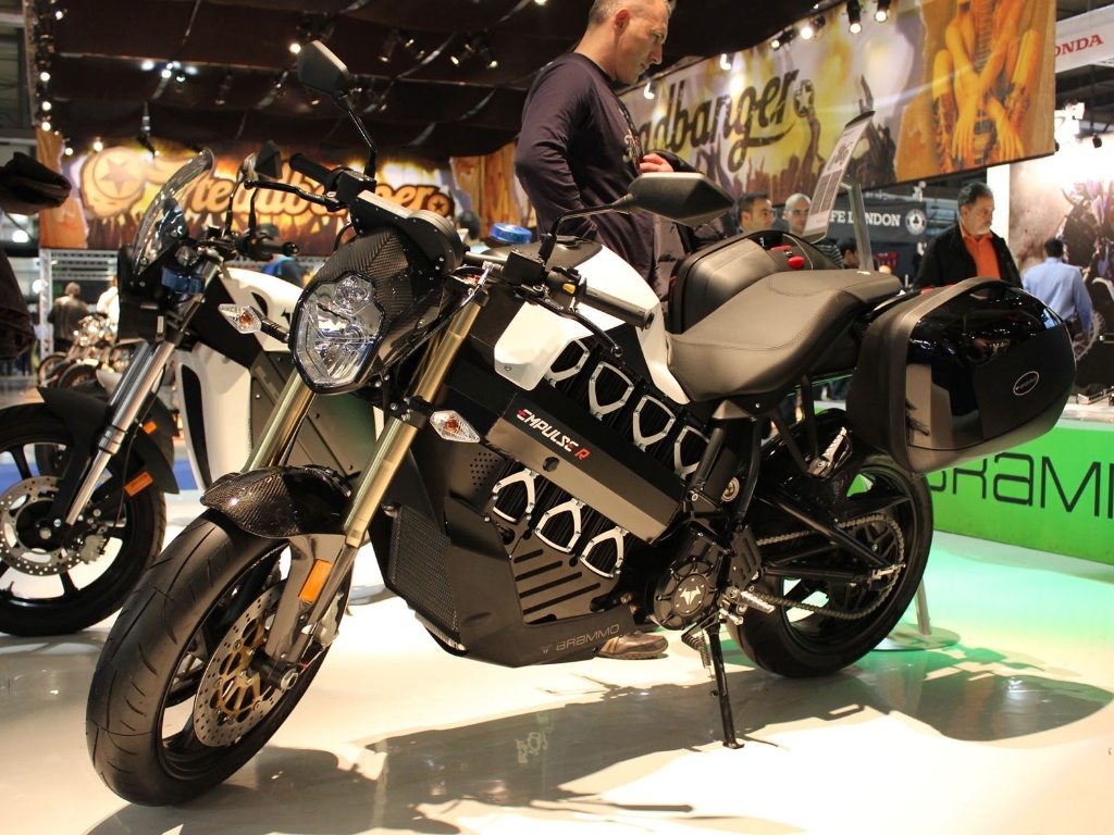 Brammo Empulse R Tourer é ideal para viagens curtas - Aldo Tizzani/Infomoto