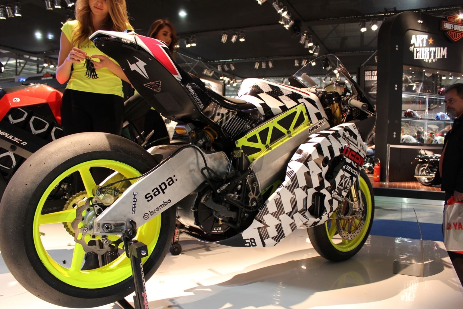 Brammo Empulse RR traz características esportivas, com quadro e pintura chamativos - Aldo Tizzani/Infomoto