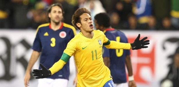 Neymar comemora o gol de empate do Brasil contra a Colômbia, em amistoso nos Estados Unidos