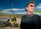 John McAfee alega que há uma conspiração para matá-lo e continua foragido - Reprodução/Facebook
