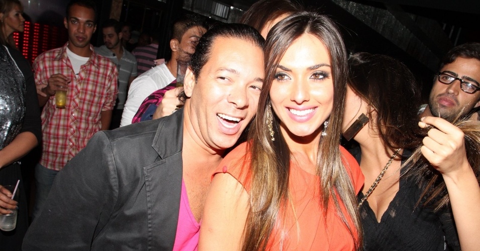 Nicole Bahls comemora seu aniversário em boate do Rio de Janeiro ao lado do promoter David Santiago (15/11/12)