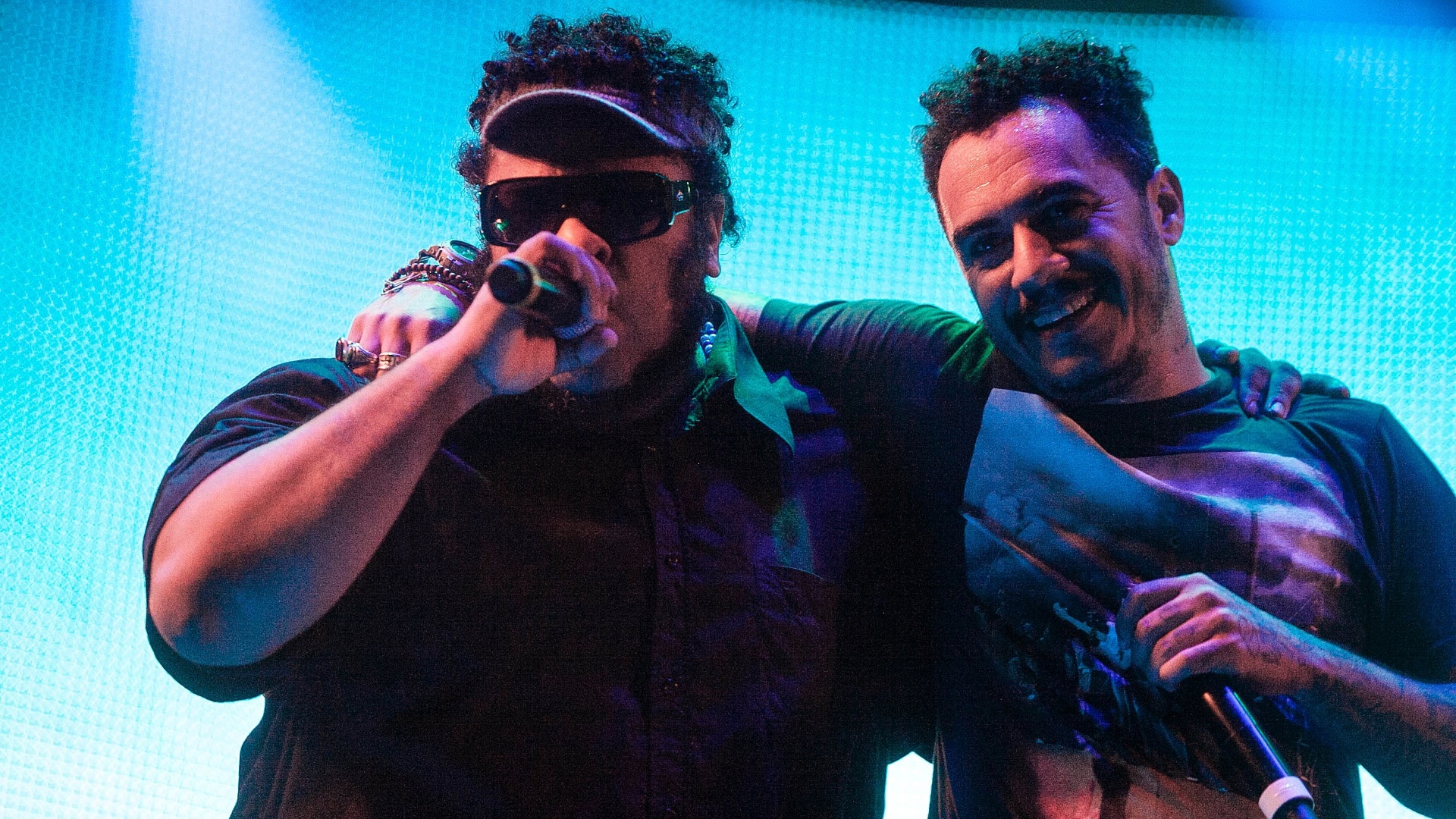 Show do Planet Hemp na casa de eventos Estância Alto da Serra, em Riacho Grande. Com Marcelo D2 e BNegão (vocais), Rafael (guitarra), Formigão (baixo) e Pedro Garcia (bateria), o grupo toca na íntegra faixas do primeiro álbum "Legalize Já", lançado em 1995, que traz os sucessos "Mantenha o Respeito", "Mary Jane", "Dig, Dig, Dig ( Hempa )", entre outros (15/11/12) - Leonardo Soares/UOL