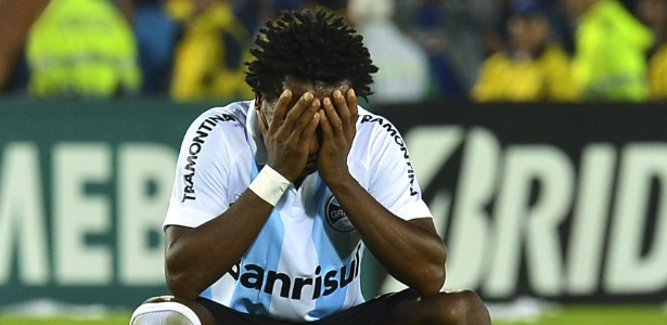 Zé Roberto lamenta derrota do Grêmio para o Millonarios e queda na Sul-Americana - AFP PHOTO/Luis Acosta