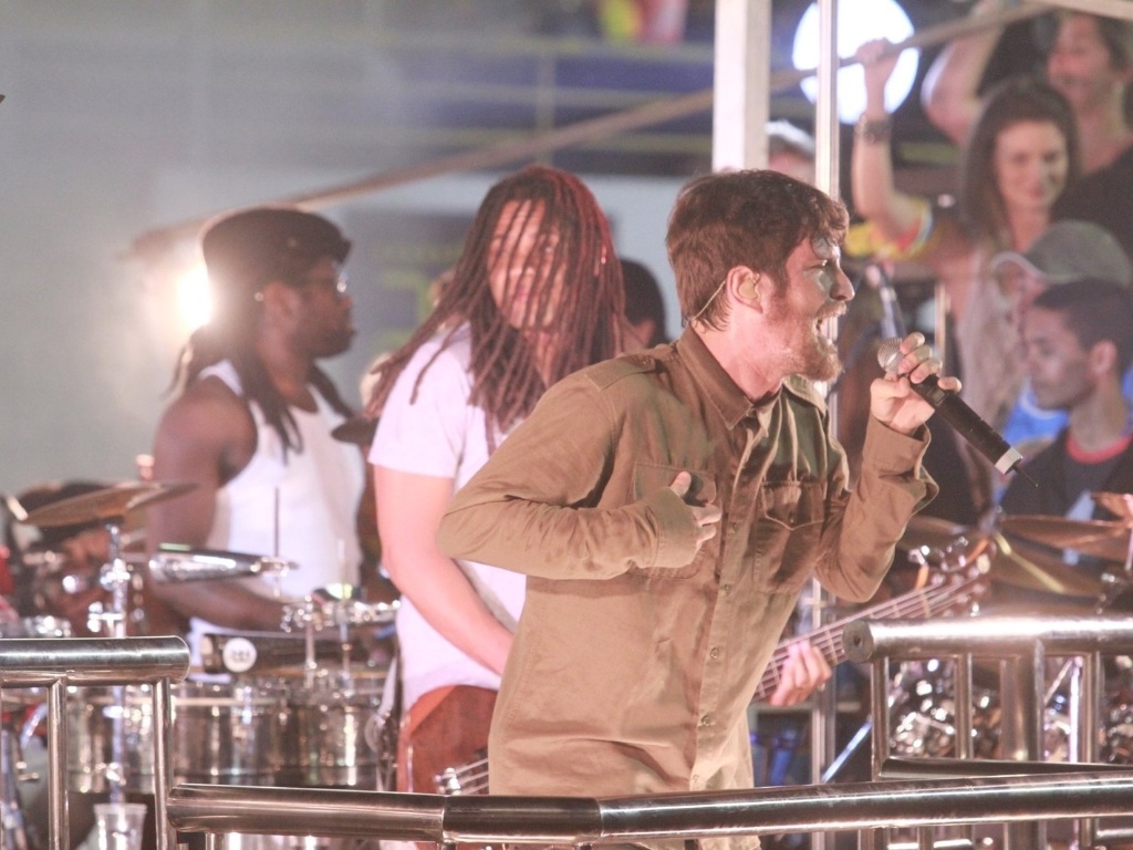 Em clima de despedida, Saulo Fernandes se apresenta com a Banda Eva no segundo dia do Folianópolis, em Florianópolis (16/11/2012) - Foto Rio News