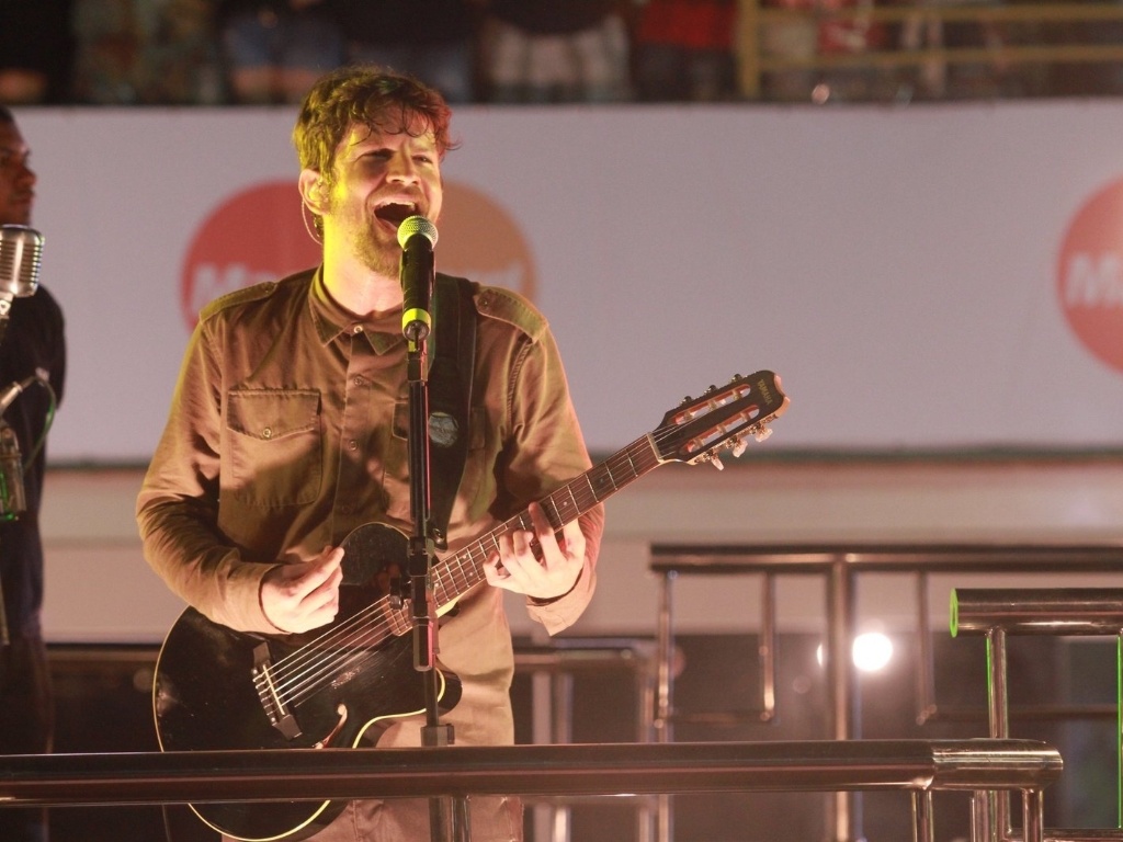 Em clima de despedida, Saulo Fernandes se apresenta com a Banda Eva no segundo dia do Folianópolis, em Florianópolis (16/11/2012) - Foto Rio News