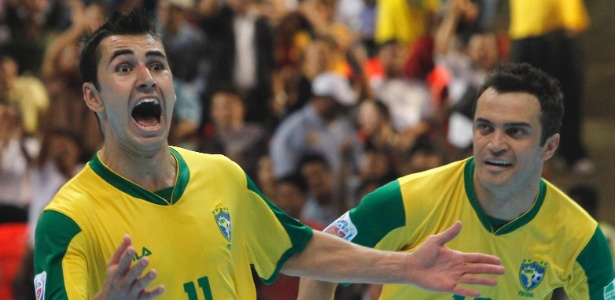 Neto comemora após marcar o gol que deu a vitória para o Brasil sobre a Espanha - REUTERS/Chaiwat Subprasom