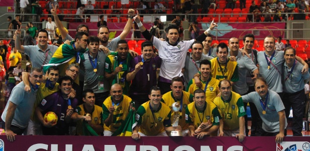 Campeão mundial em 2012, Brasil levou mais de 50 mil pessoas ao Mané Garrincha para amistoso de futsal contra a Argentina - REUTERS/Chaiwat Subprasom