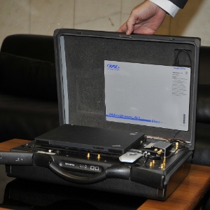 Maleta capaz de rastrear celulares dentro de penitenciárias é apresentada por órgão do Ministério da Justiça - Valter Campanato/Agência Brasil