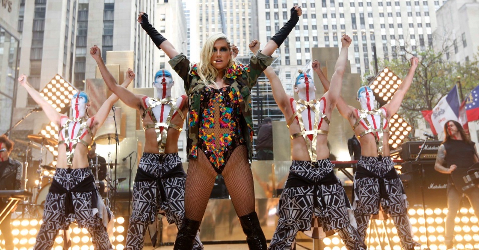 Cantora Ke$ha grava participação no programa "Today", da emissora americana NBC, nesta terça-feira, em Nova York (20/11/2012)