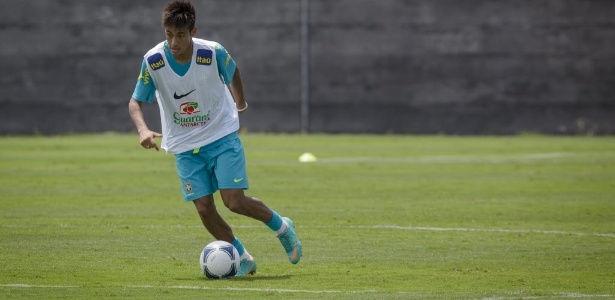 Atacante santista Neymar está presente em mais um treino da seleção brasileira  - Gabo Morales/Folhapress