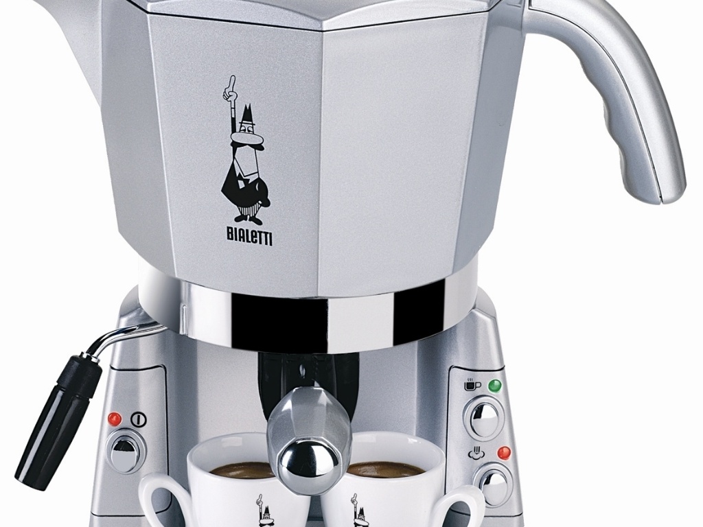A cafeteira italiana Mokona, da Bialetti, prepara cafés expressos e cappuccinos e possui três porta filtros para uso de café em pó, sachê ou cápsula. Na ObraVip.com (www.obravip.com/), o item sai por R$ 1.217,70 I Preços pesquisados em novembro de 2012 e sujeitos a alterações - Divulgação