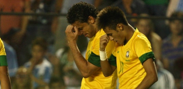 Fred comemora com Neymar seu gol marcado no Superclássico, contra a Argentina - Mowa Press