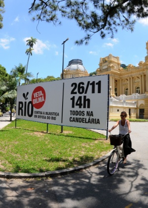 O Palácio da Guanabara, sede do governo do Rio, recebeu a faixa da mobilização - André Durão/UOL