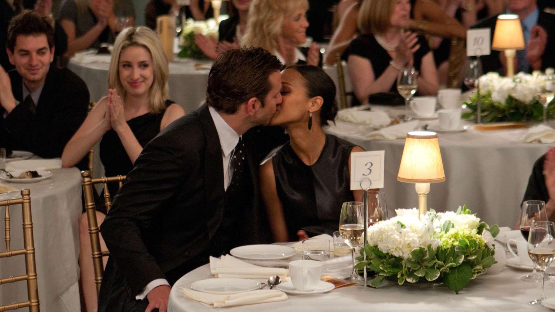 Bradley Cooper e Zoe Saldana em cena do filme "As Palavras", de Brian Klugman e Lee Sternthal - Divulgação