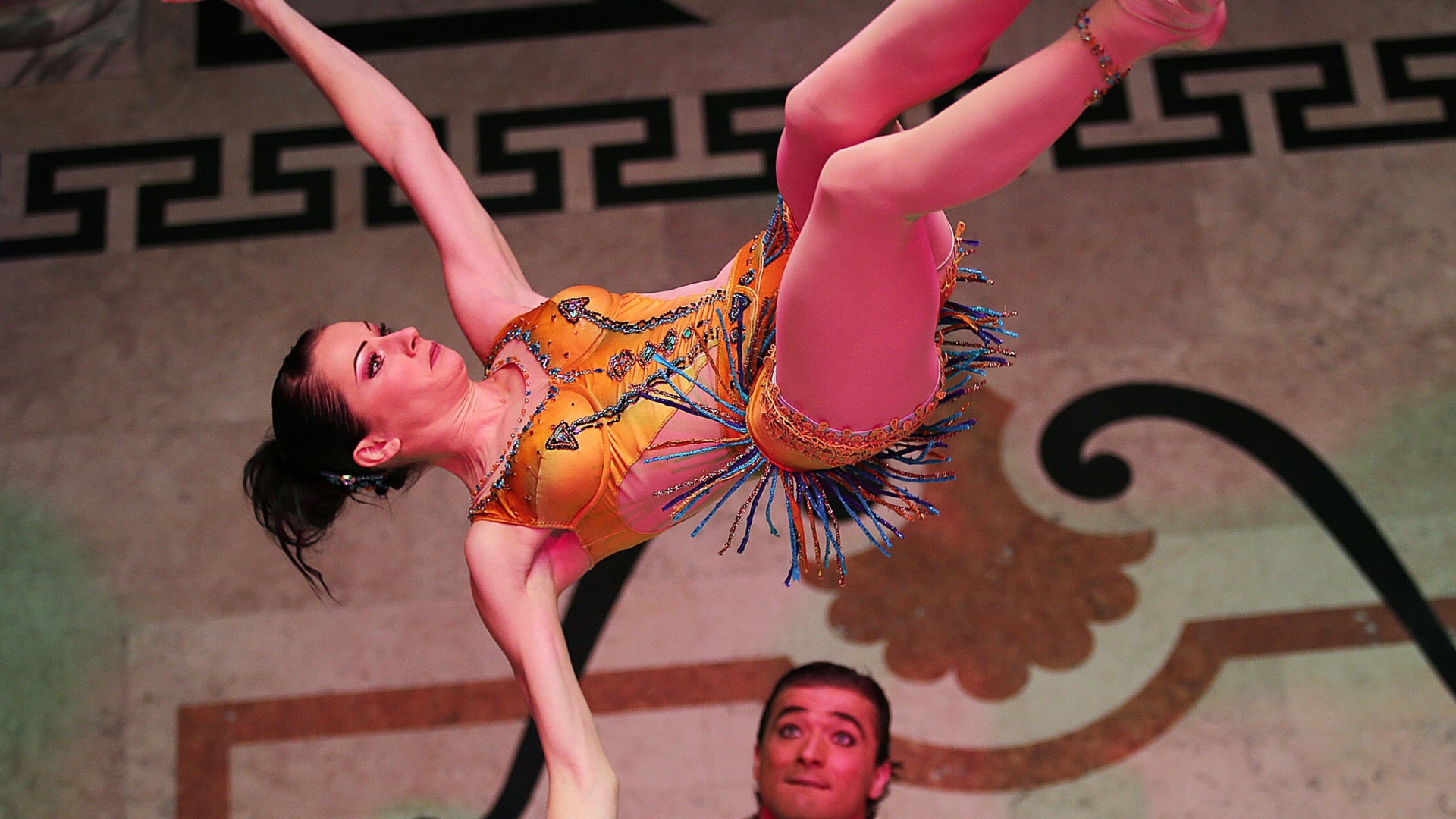 Com números de acrobacias e palco em 360º, o espetáculo "Corteo" chega a cidade de São Paulo em março, mas ainda passa por Rio de Janeiro, Belo Horizonte e Porto Alegre - Flávio Florido/UOL