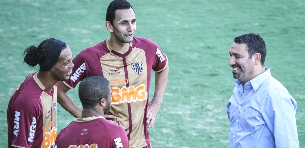Ex-atacante Guilherme conversa com jogadores do Atlético-MG na Cidade do Galo  - Bruno Cantini/site oficial do Atlético-MG